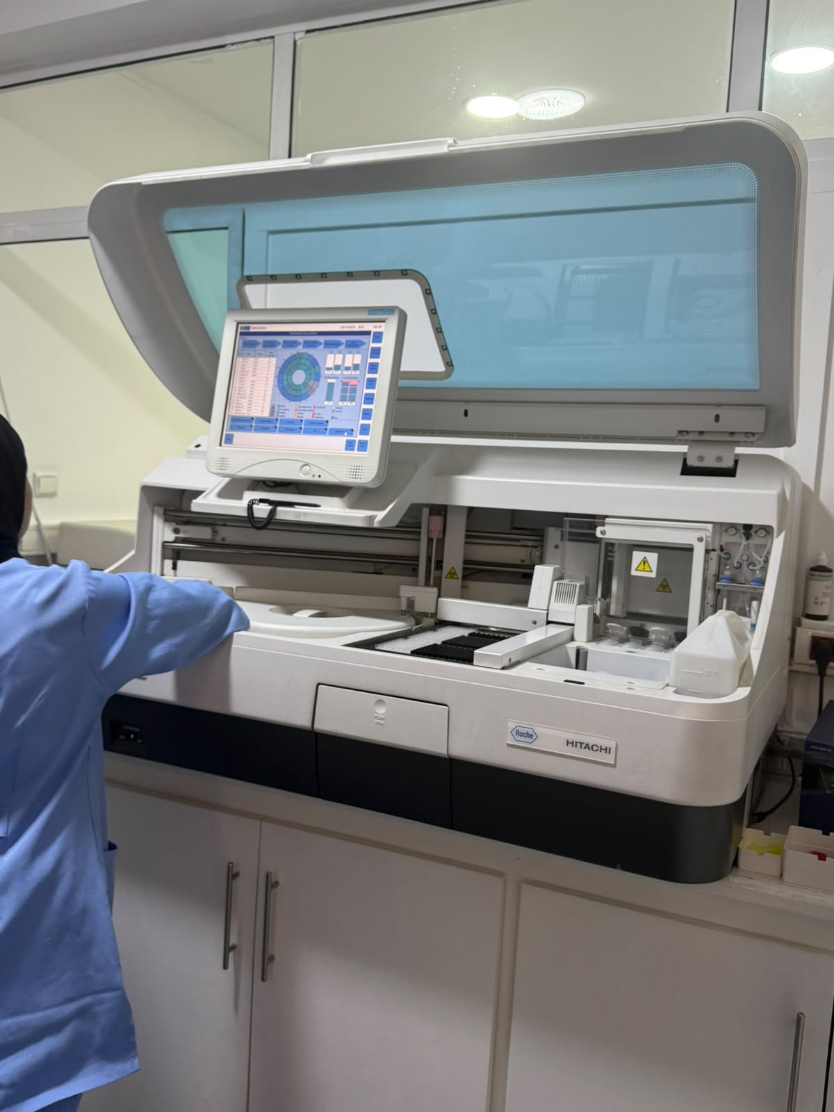 Automate d'analyses Roche Hitachi au laboratoire ZaidiLab Tanger