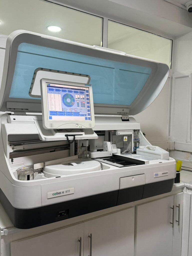 Automate Roche Cobas e411 au laboratoire ZaidiLab
